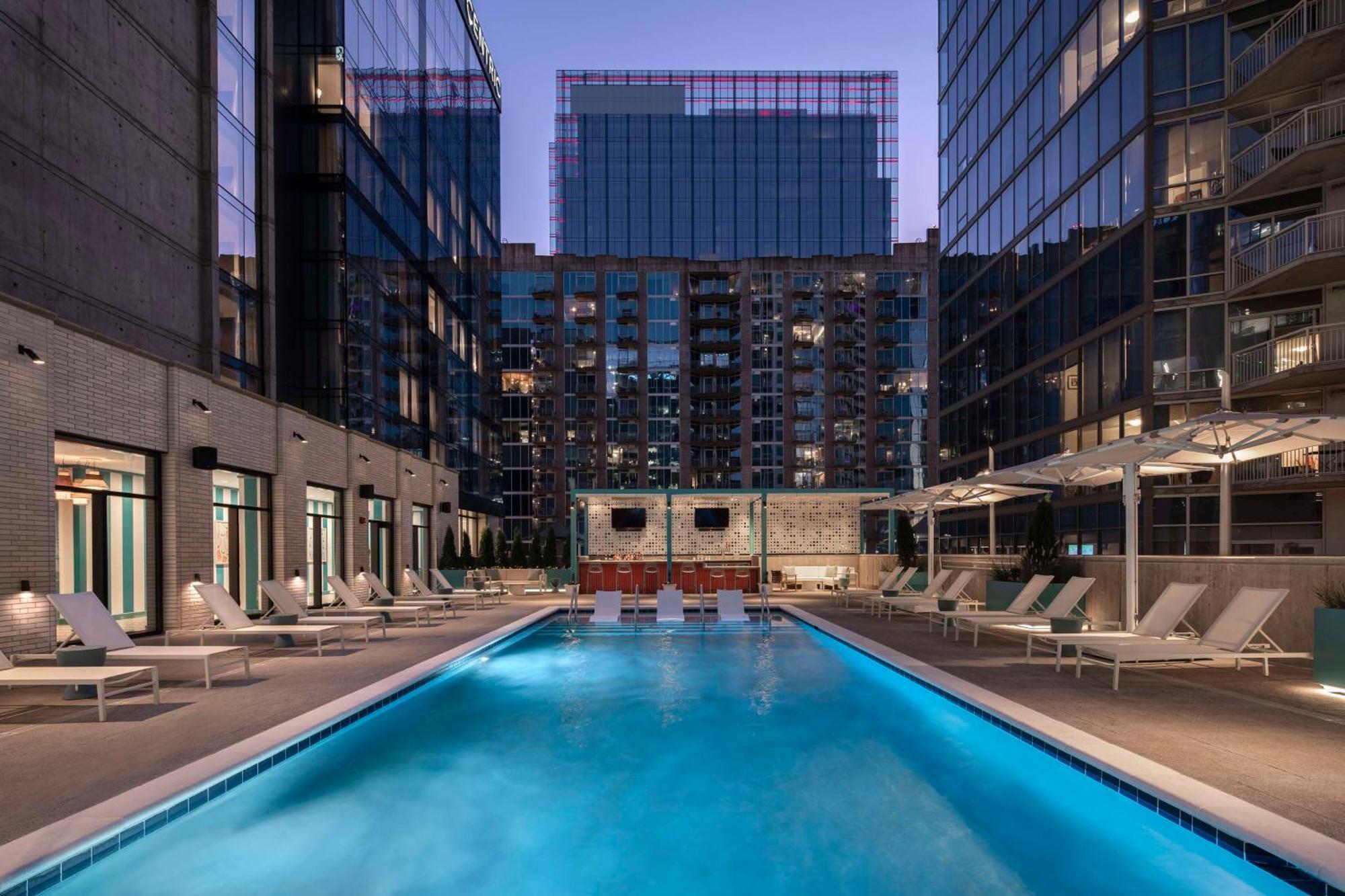 Hyatt Centric Downtown Nashville Exterior foto The pool at the Ritz-Carlton, Dallas
