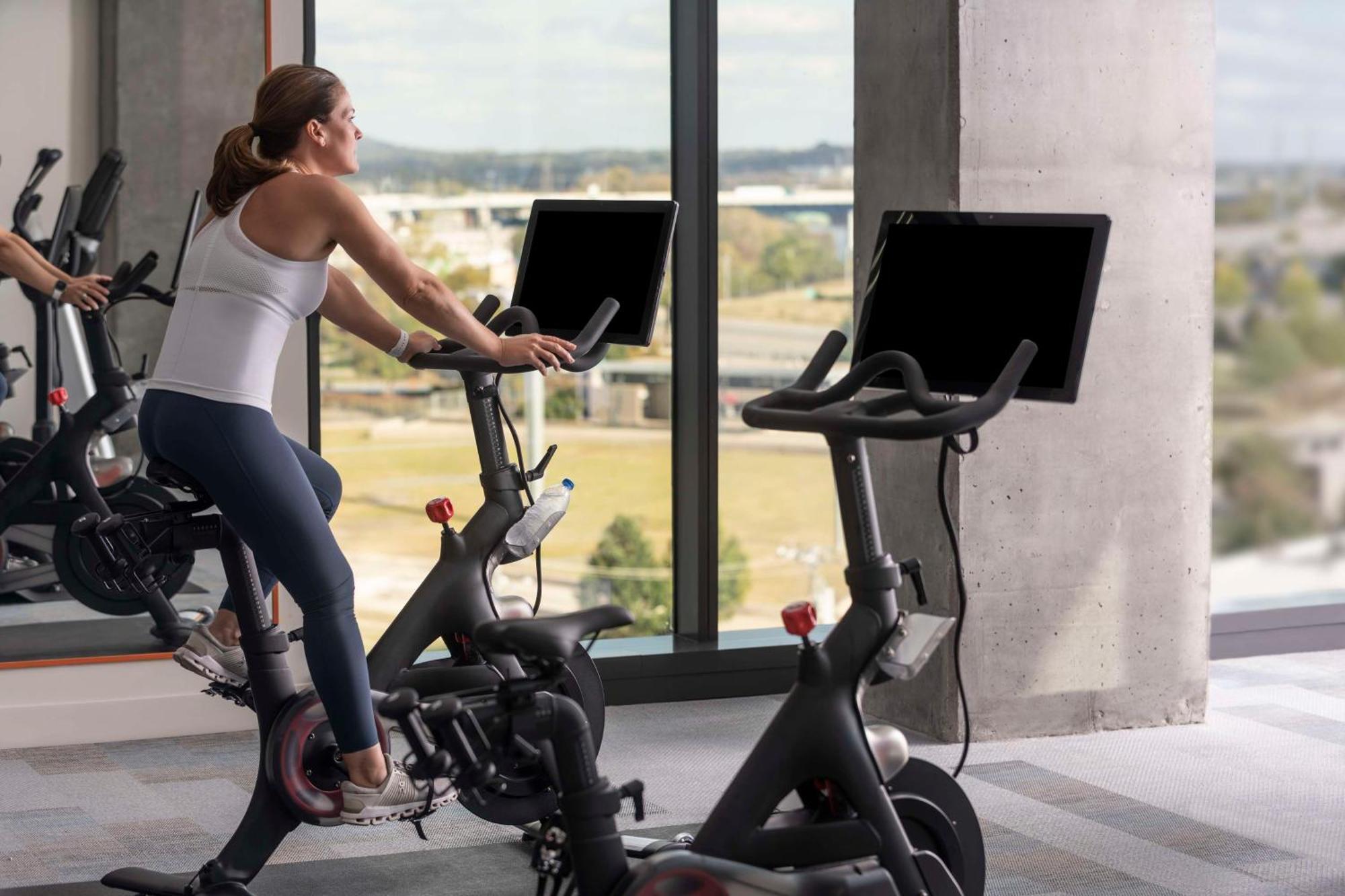 Hyatt Centric Downtown Nashville Exterior foto Peloton Bike